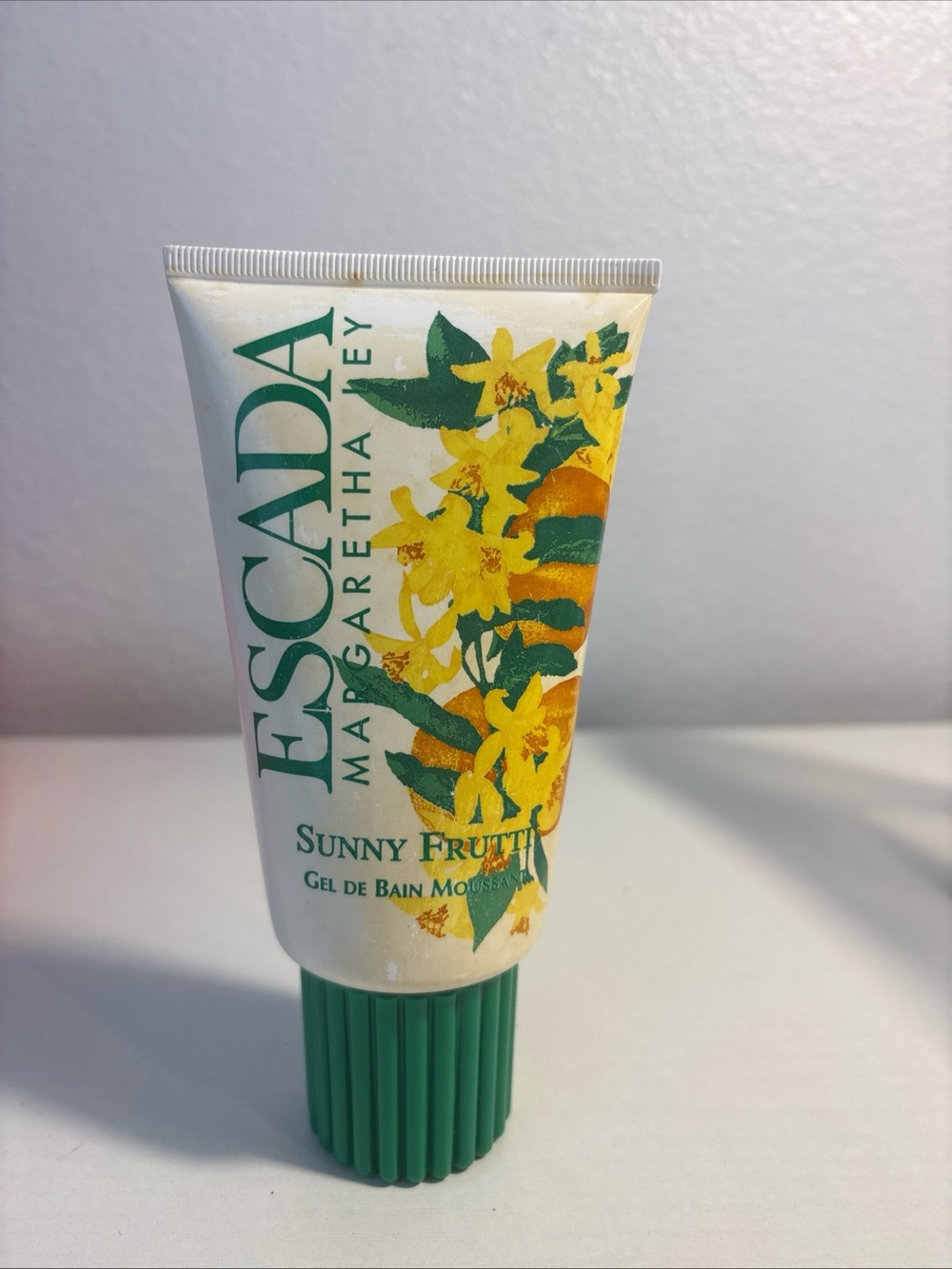 Escada Sunny Frutti Shower Gel 5.1 fl oz NEW.